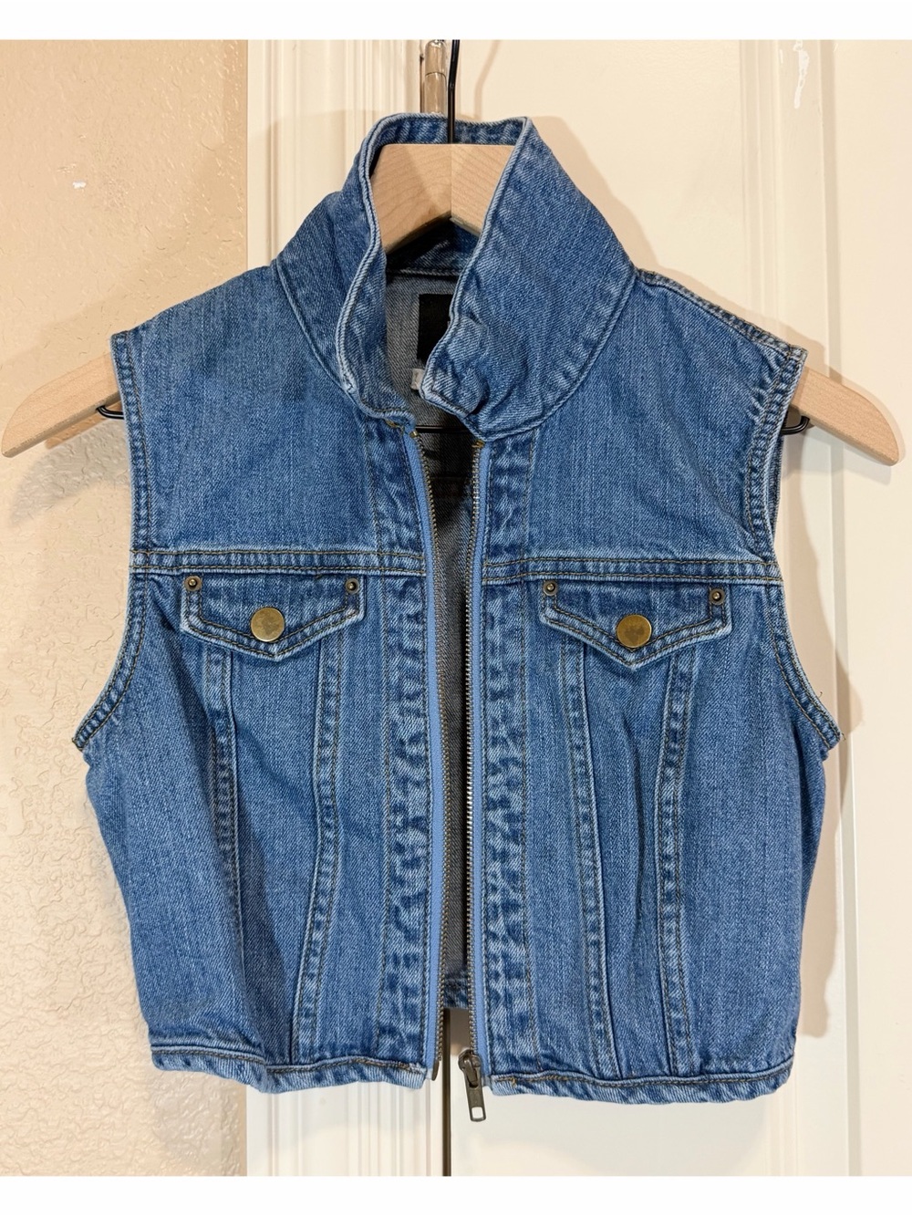 Urban outfitters BDG Denim Vest Zip-Up Crop